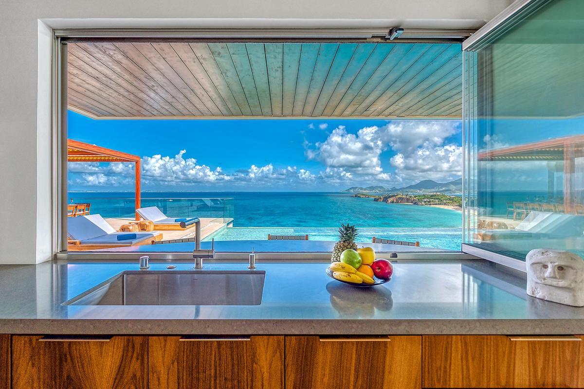St Martin luxury villa rental - Kitchen and sea view